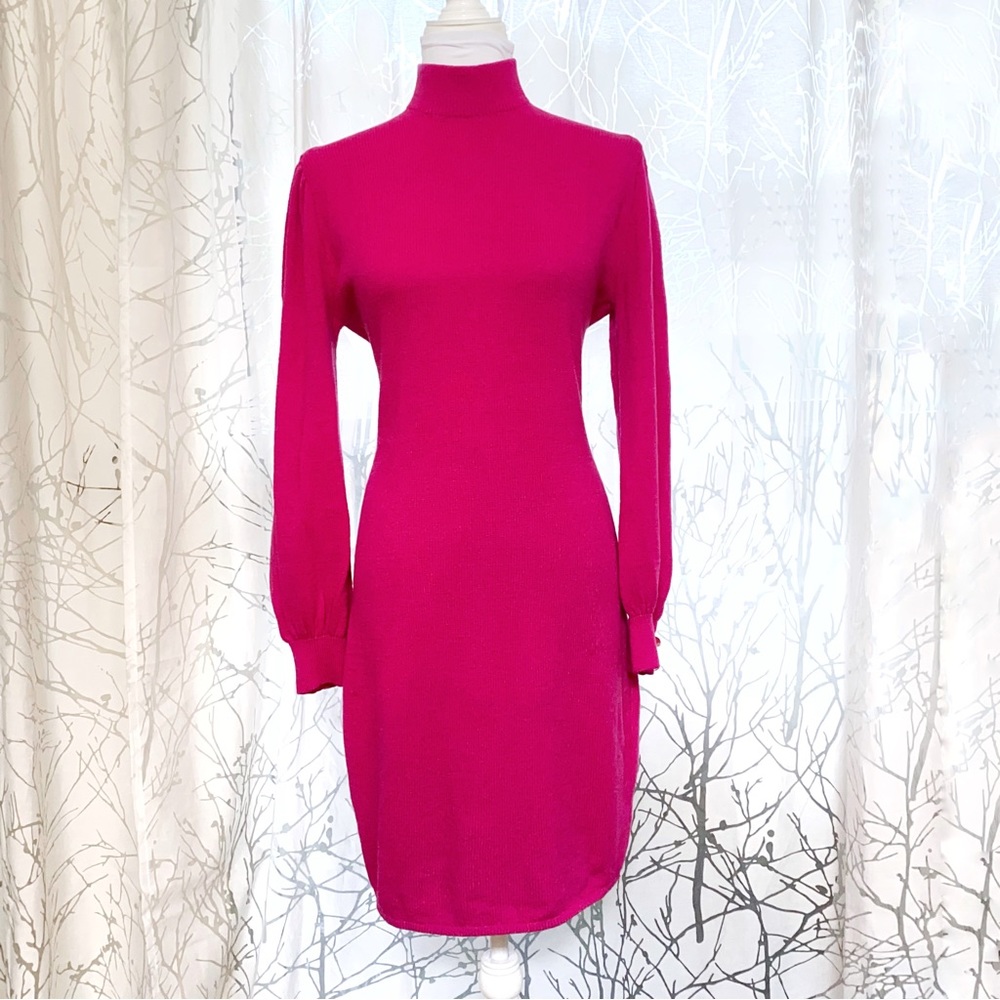 St. John pink knit turtleneck long sleeve midi sweater dress